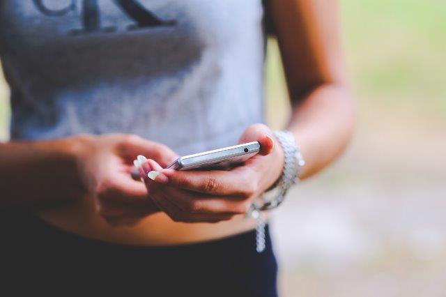 Resell Mobile Websites and Apps for profit cell-phone-791365_1920